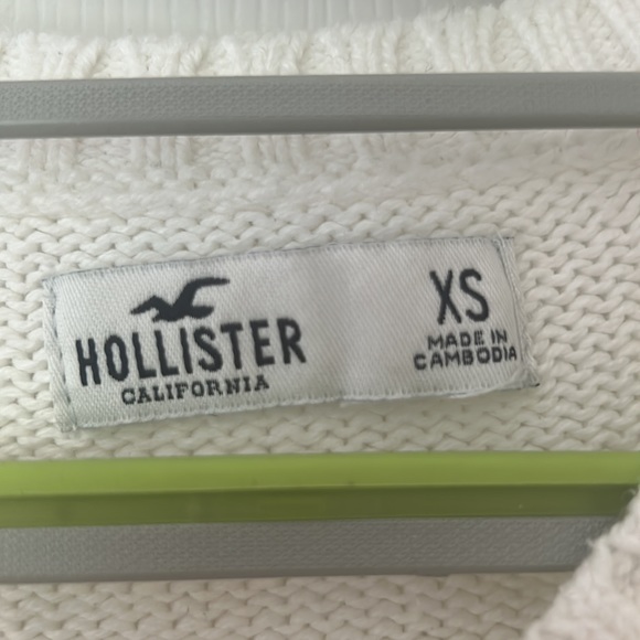 Hollister Cropped Button-Down Cardigan - Picture 4 of 5